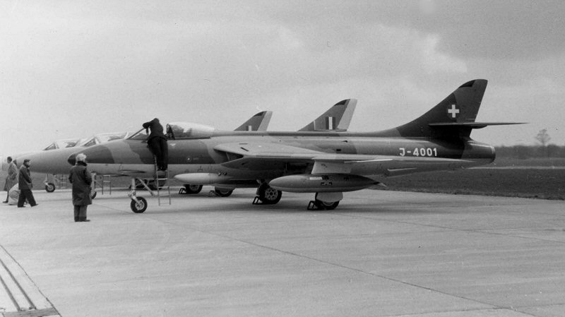 J-4001 at Dunsfold