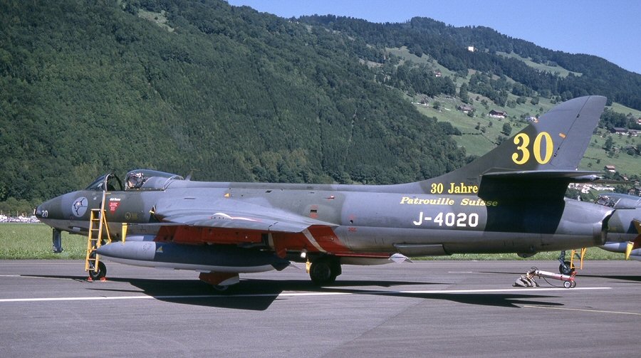 J-4020 at Buochs