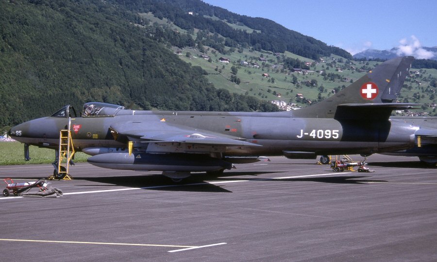 J-4095 at Buochs