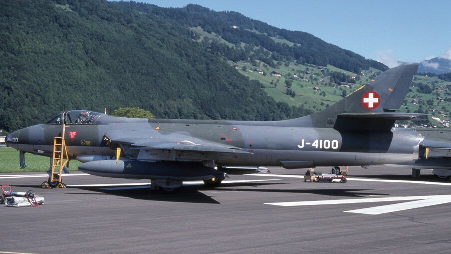 J-4100 at Buochs