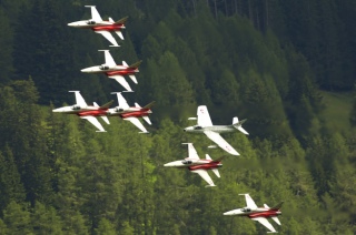 J-4040 & Patrouille Suisse (126kb)